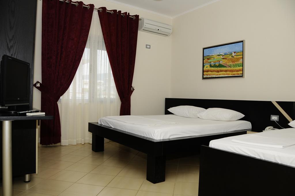 Tirana Hotel 卡萨米尔 客房 照片