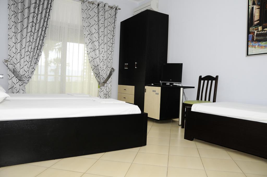 Tirana Hotel 卡萨米尔 外观 照片
